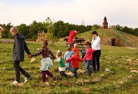 /album/fotogalerie-farma-blanik-zabavni-park-pro-deti/kamenne-bludiste-a-velke-piskoviste-farmy-blanik-jpg/